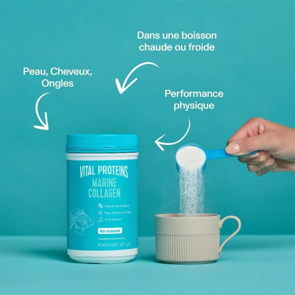 Poudre VITAL PROTEINS Collagène Marin versée dans une tasse.