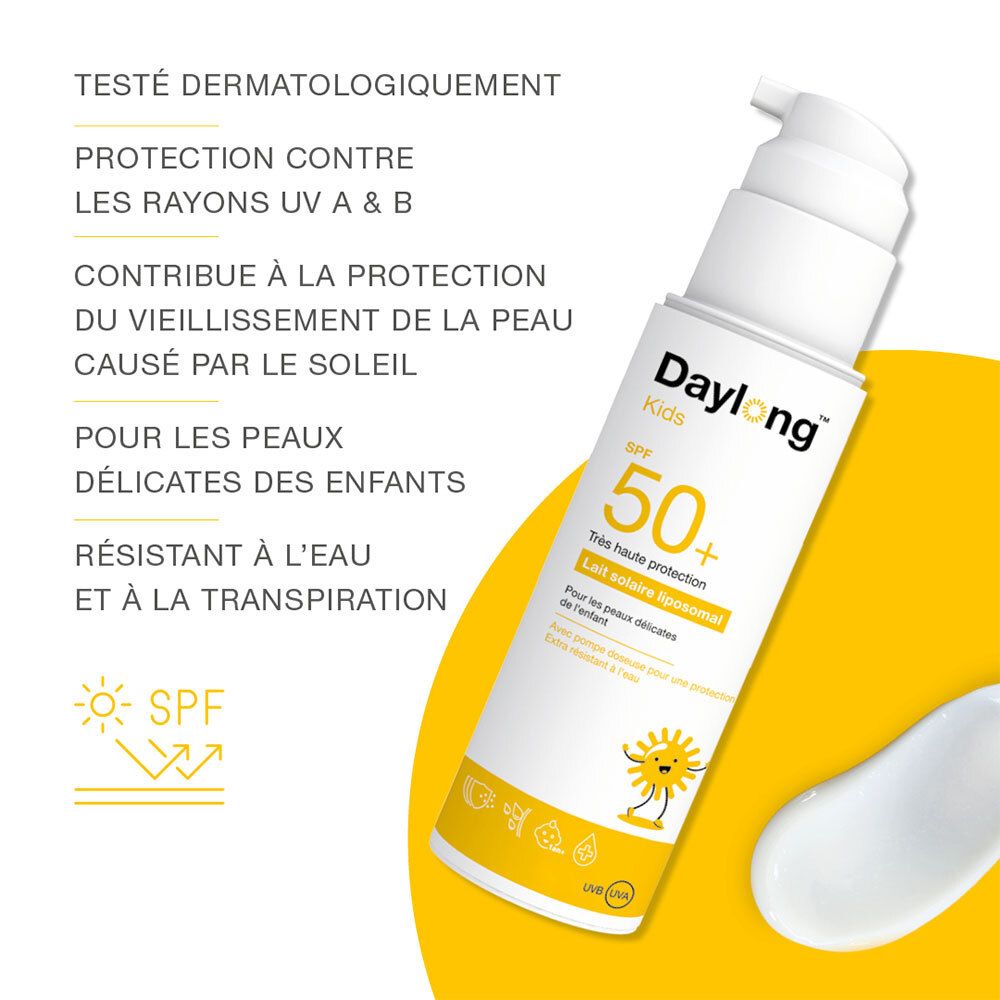 Flacon de crème solaire. Texte : protection UVA/UVB. Pour peaux sensibles enfants. SPF 50+.