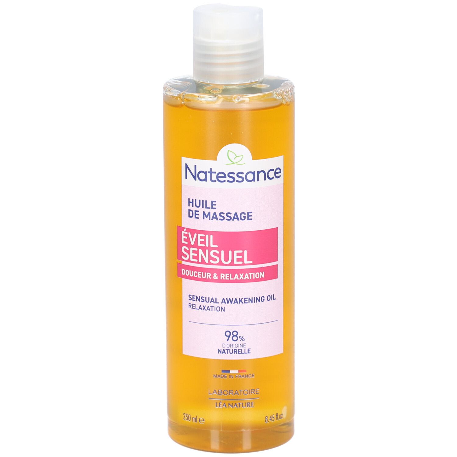 Flacon transparent avec liquide ambré et bouchon blanc. Étiquette avec nom du produit et informations.