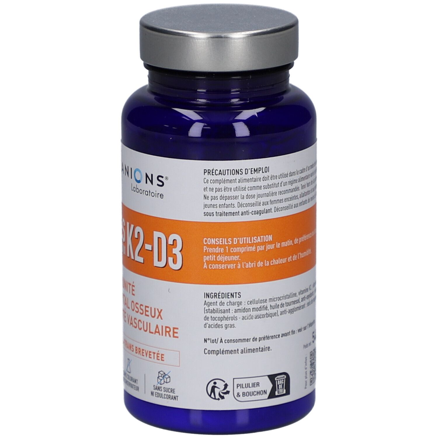 Flacon bleu de vitamines K2-D3. Contient des informations sur les ingrédients et l'utilisation. Avec symbole pilulier et bouchon.