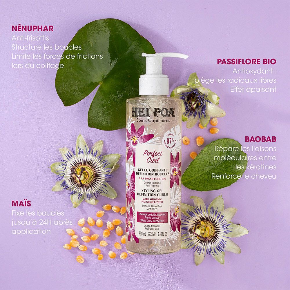 HEI POA Perfect Curl Gelée Coiffante avec ingrédients. Flacon, maïs, feuille de nénuphar, fleur de la passion et baobab.