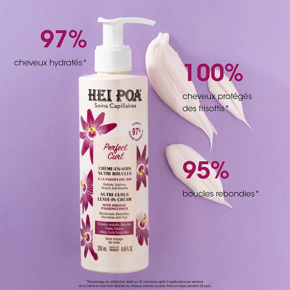 Flacon de produit avec texte. Inscription: HEI POA, Perfect Curl, Crème-en-Soin Nutri Boucles. 97% cheveux hydratés, 100% anti-frisottis.