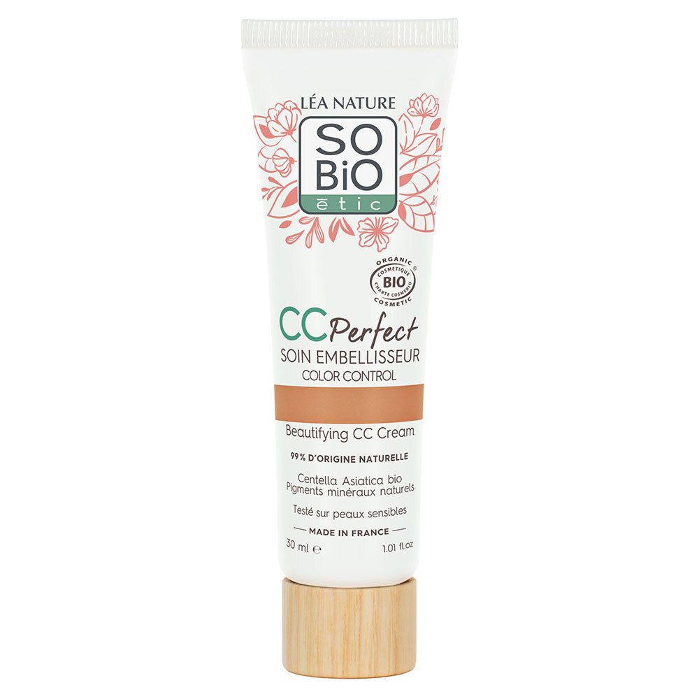 Tube de crème avec nom et logo du produit. Bouchon en bois. Texte: CC Perfect, Color Control, 99% d'origine naturelle.