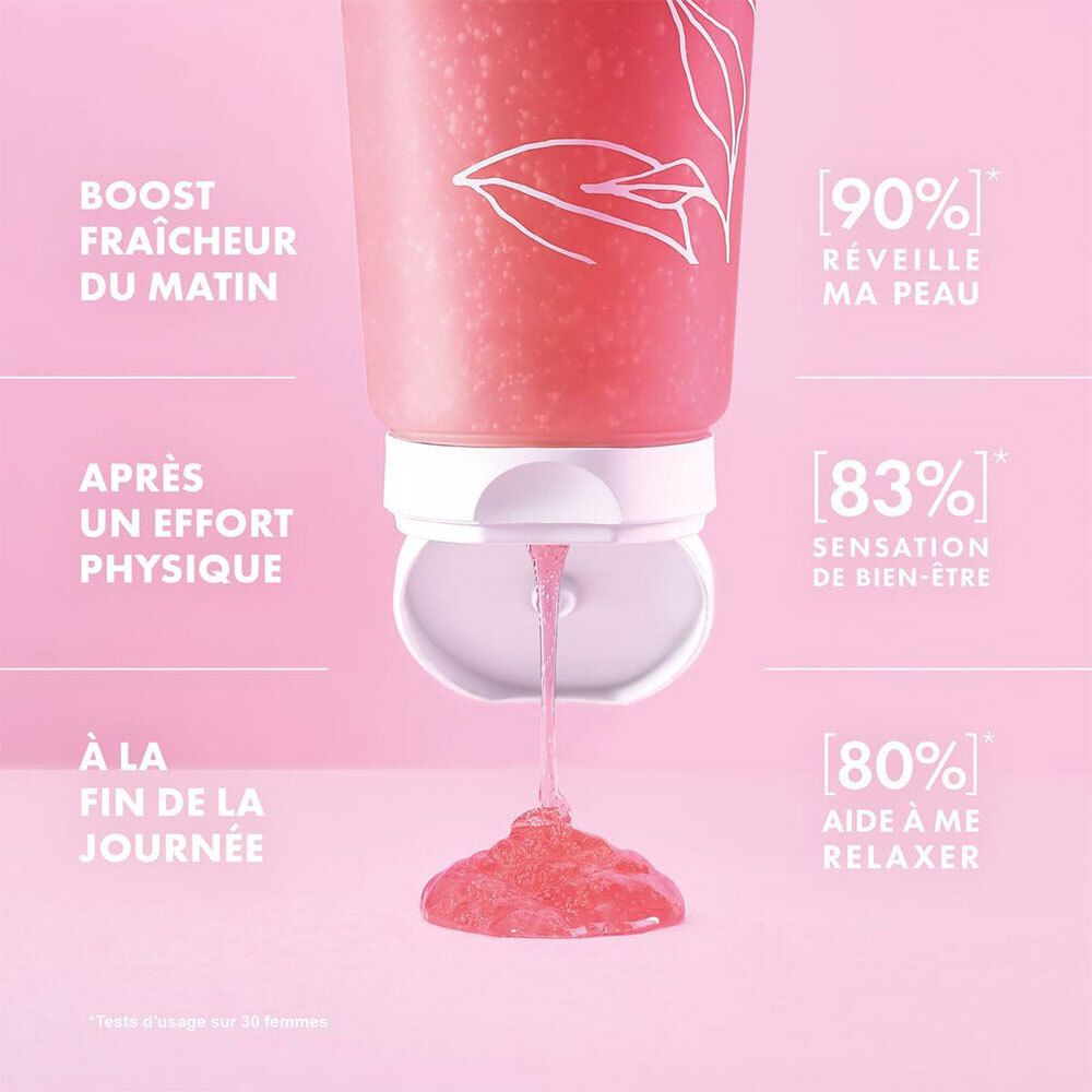 Gros plan sur le gel douche. Gel rose qui coule du tube. Texte: Boost Frische, Après un effort physique, À la fin de la journée.