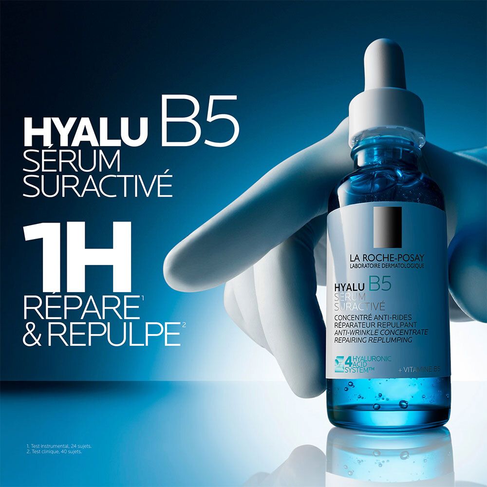 Flacon de sérum bleu. Texte: Hyalu B5 Sérum Suractivé. 1H Répare & repulpe.