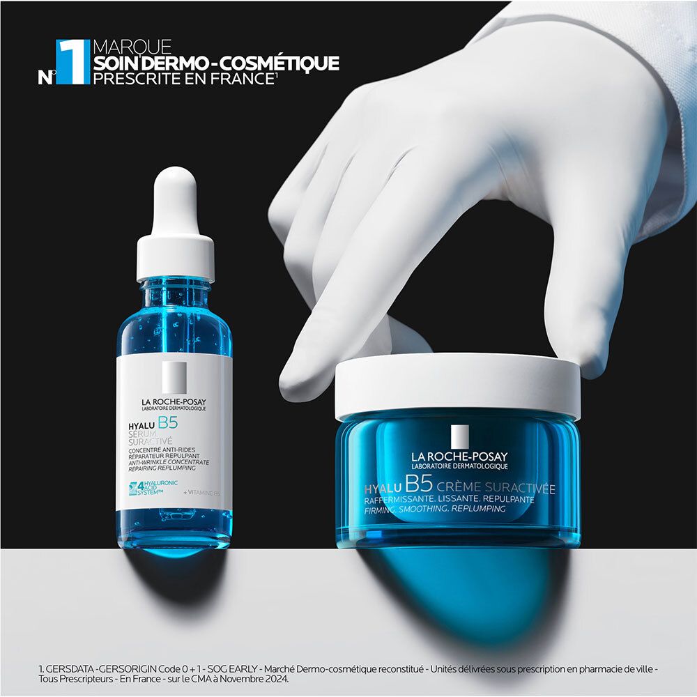Sérum et crème. Texte: HYALU B5 CRÈME SURACTIVÉE. Main gantée ouvre un pot. Marque La Roche-Posay.