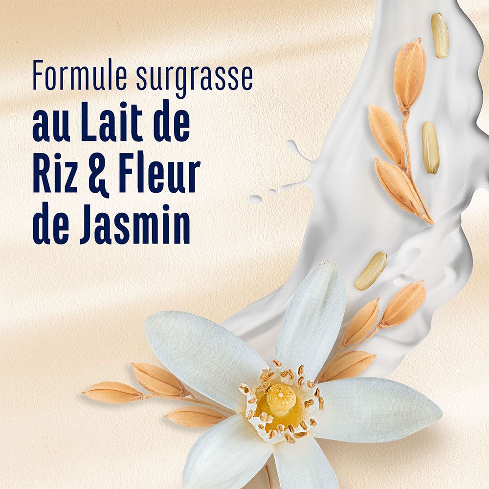 Gros plan sur fleurs de jasmin, épis de riz et lait. Texte: Formule surgrasse au Lait de Riz & Fleur de Jasmin.