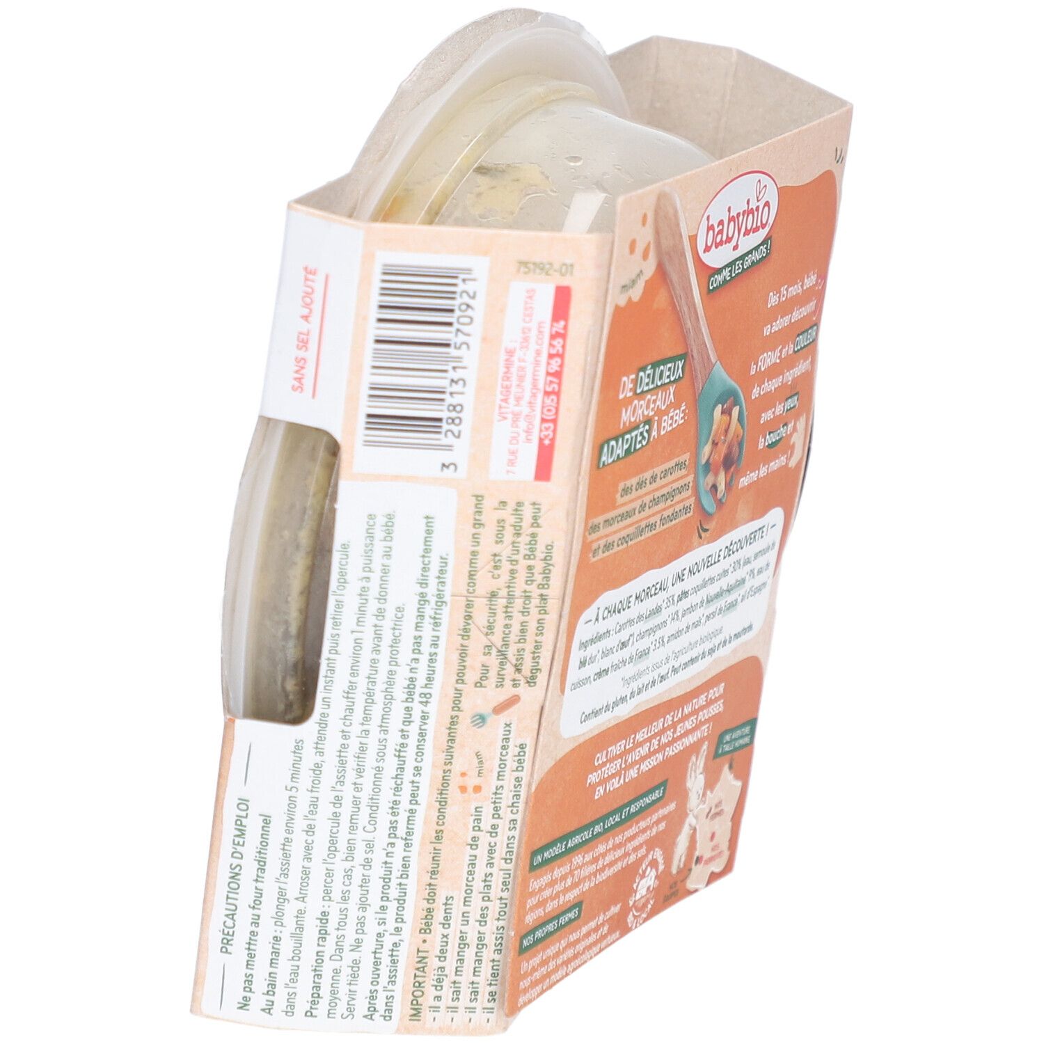 Plat préparé Babybio. Contient carottes, coquillettes, champignons, jambon et crème. Vue latérale de l'emballage.