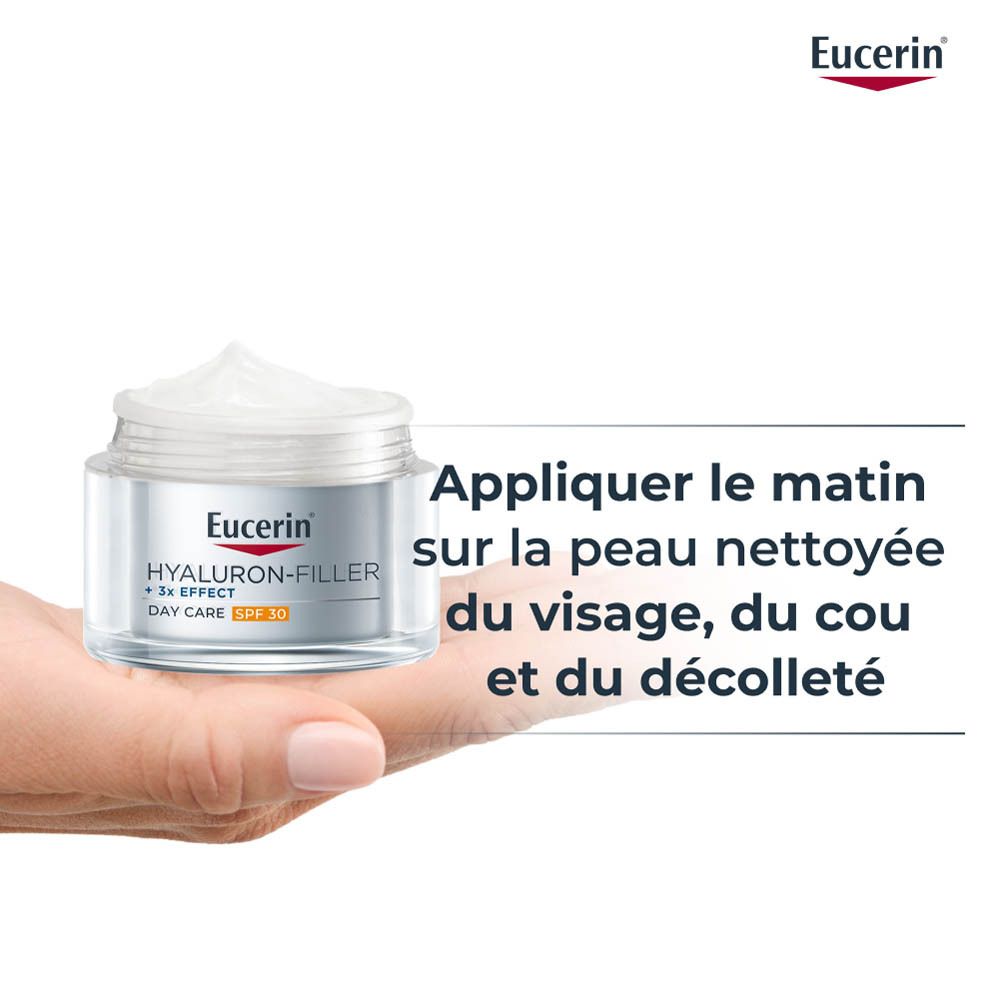 Produit dans la main. Texte: Appliquer le matin sur peau nettoyée. Visage, cou et décolleté.