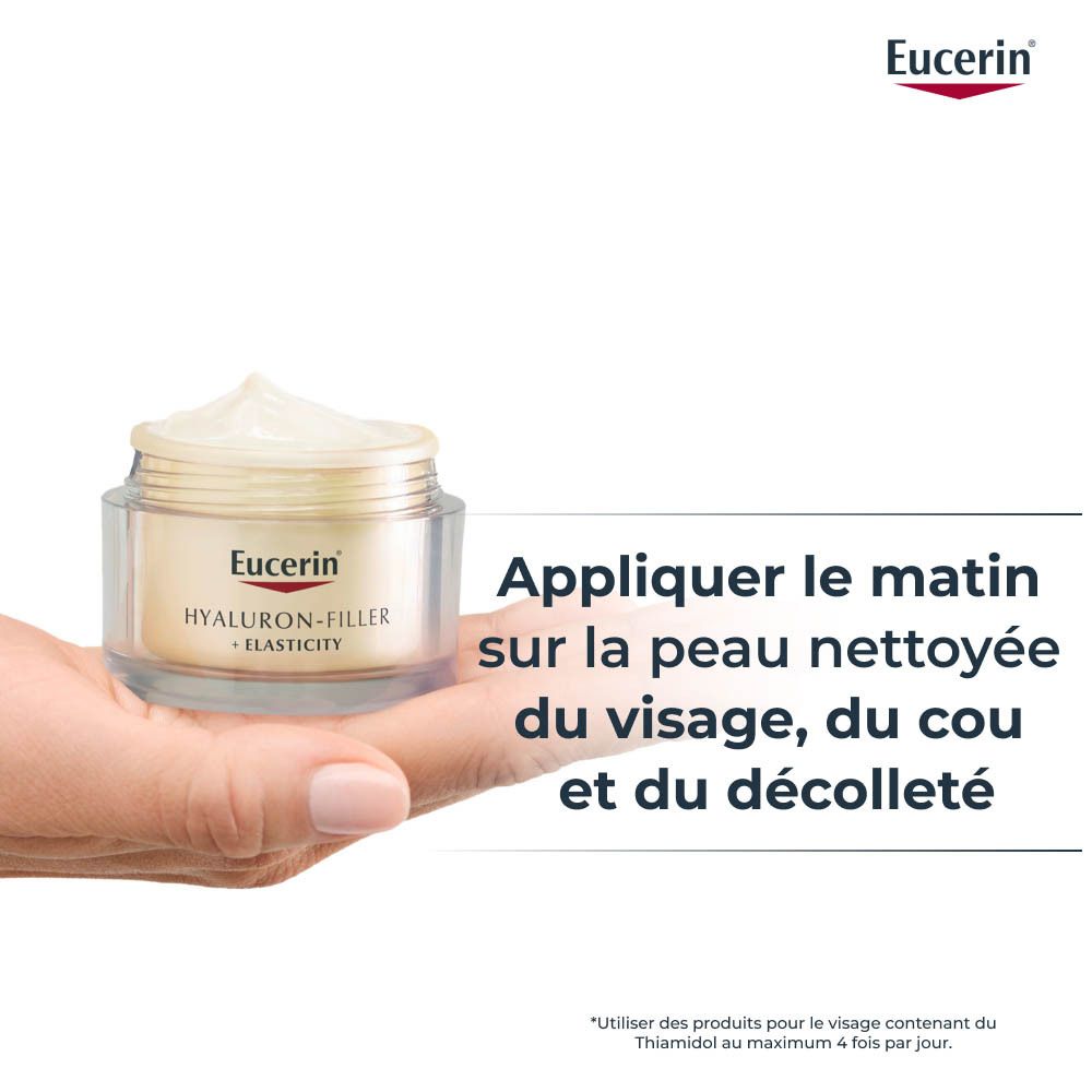 Main tenant un pot. Texte: Appliquer le matin sur la peau nettoyée du visage, du cou et du décolleté.