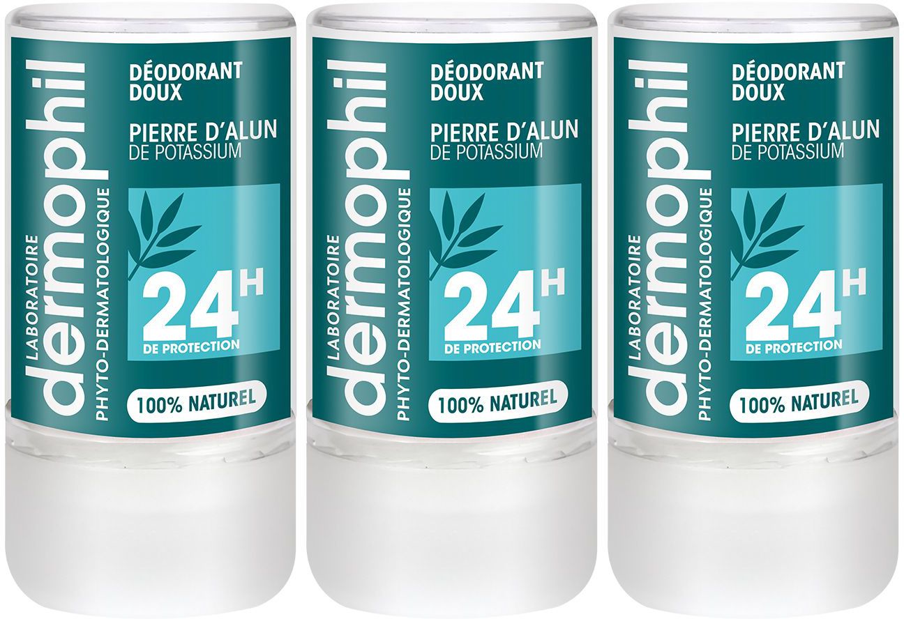 Trois sticks déodorants. Inscription: Dermophil, 24H protection, Pierre d'Alun, 100% naturel. Emballage vert et blanc.