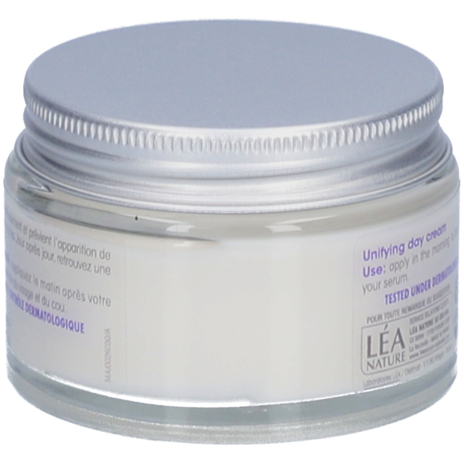 Pot de crème avec couvercle argenté. Inscription: Unifying day cream. Testé sous contrôle dermatologique. Lea Nature.