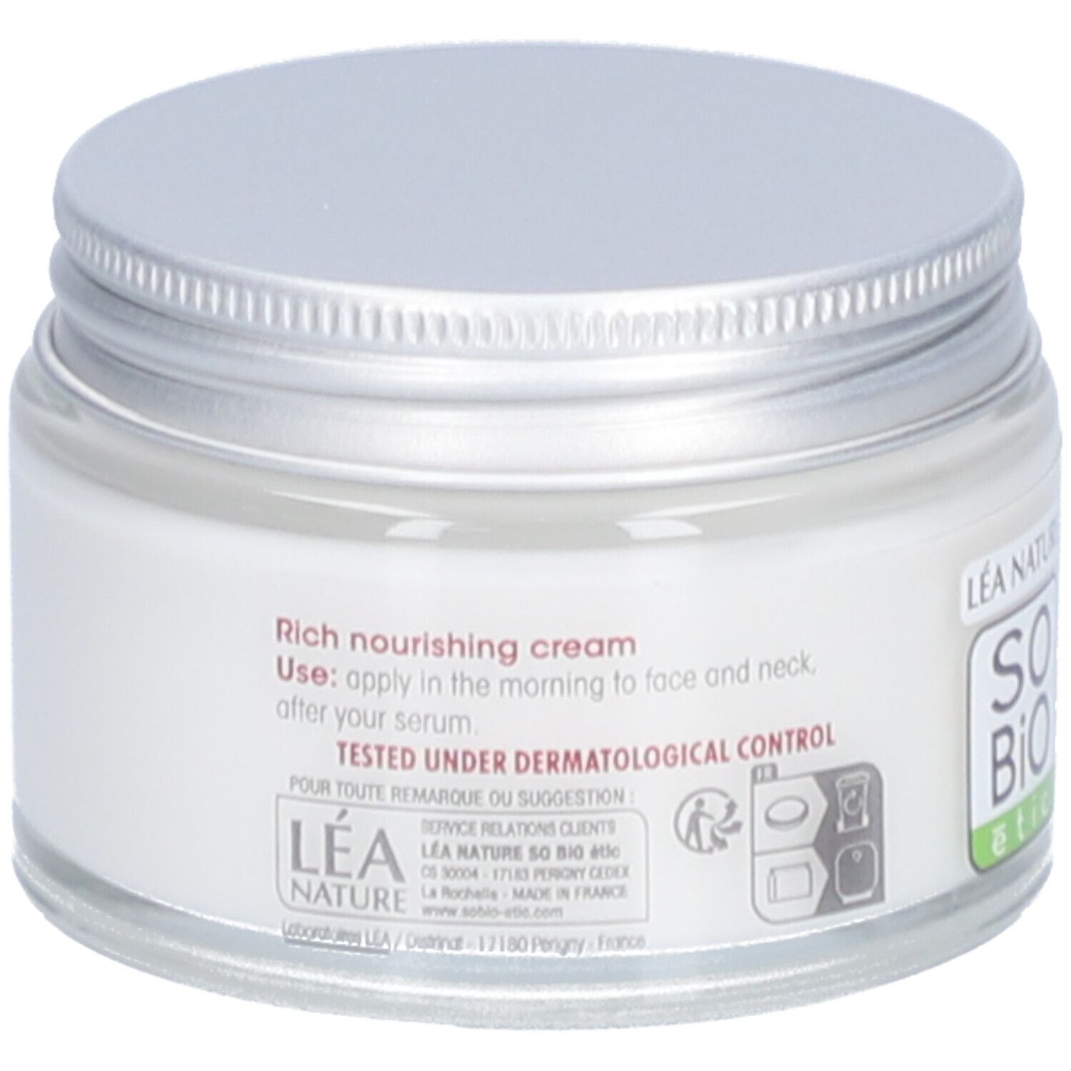Pot de crème avec couvercle argenté. Inscription: Rich nourishing cream. SO BIO etic. Testé sous contrôle dermatologique.