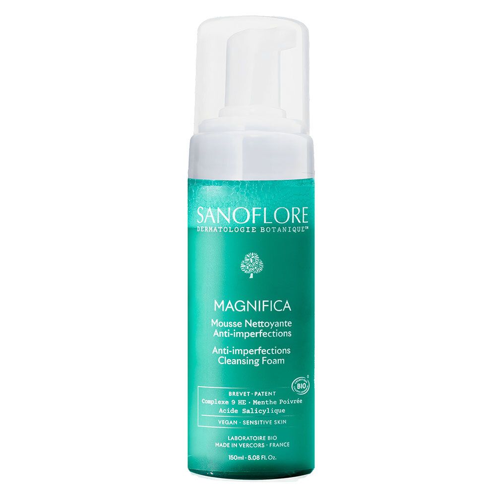 Flacon vert avec pompe blanche. Inscription: SANOFLORE, Magnifica Mousse Nettoyante Anti-Imperfections. Certification bio.