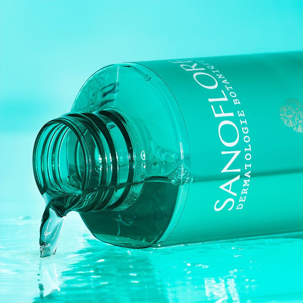 Flacon vert, liquide qui coule. Texte: SANOFLORE, Dermatologie Botanique.