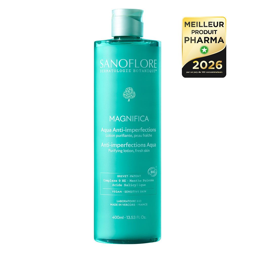 Flacon turquoise avec étiquette. Texte: SANOFLORE, MAGNIFICA, Aqua Anti-imperfections. Label: Meilleur Produit Pharma 2026.
