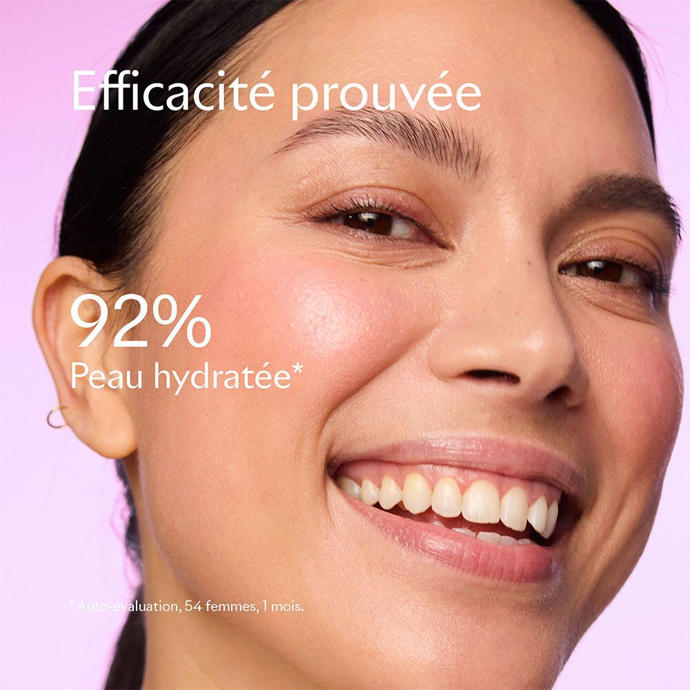 Femme souriante à la peau hydratée, 92% de peau hydratée, efficacité prouvée.