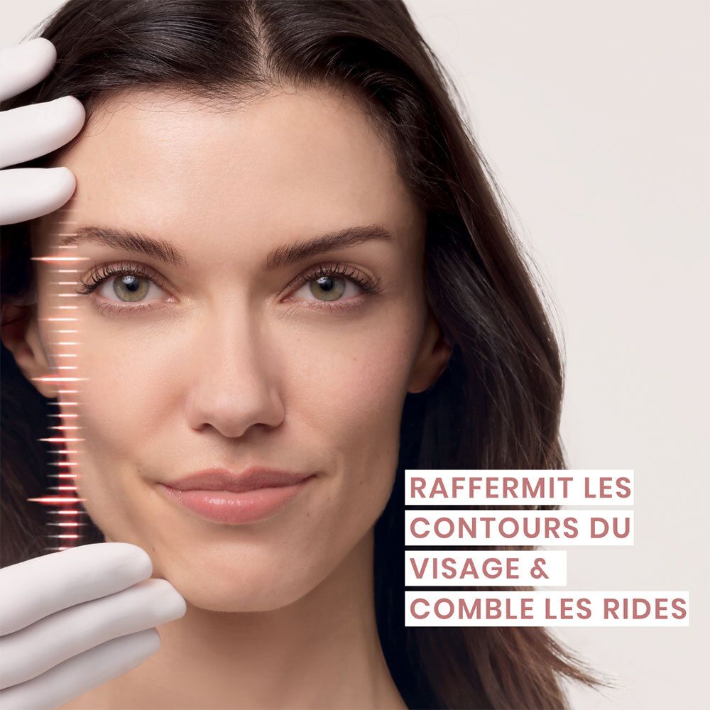 Gros plan d'une femme dont les contours du visage sont mesurés avec une échelle de raffermissement.
