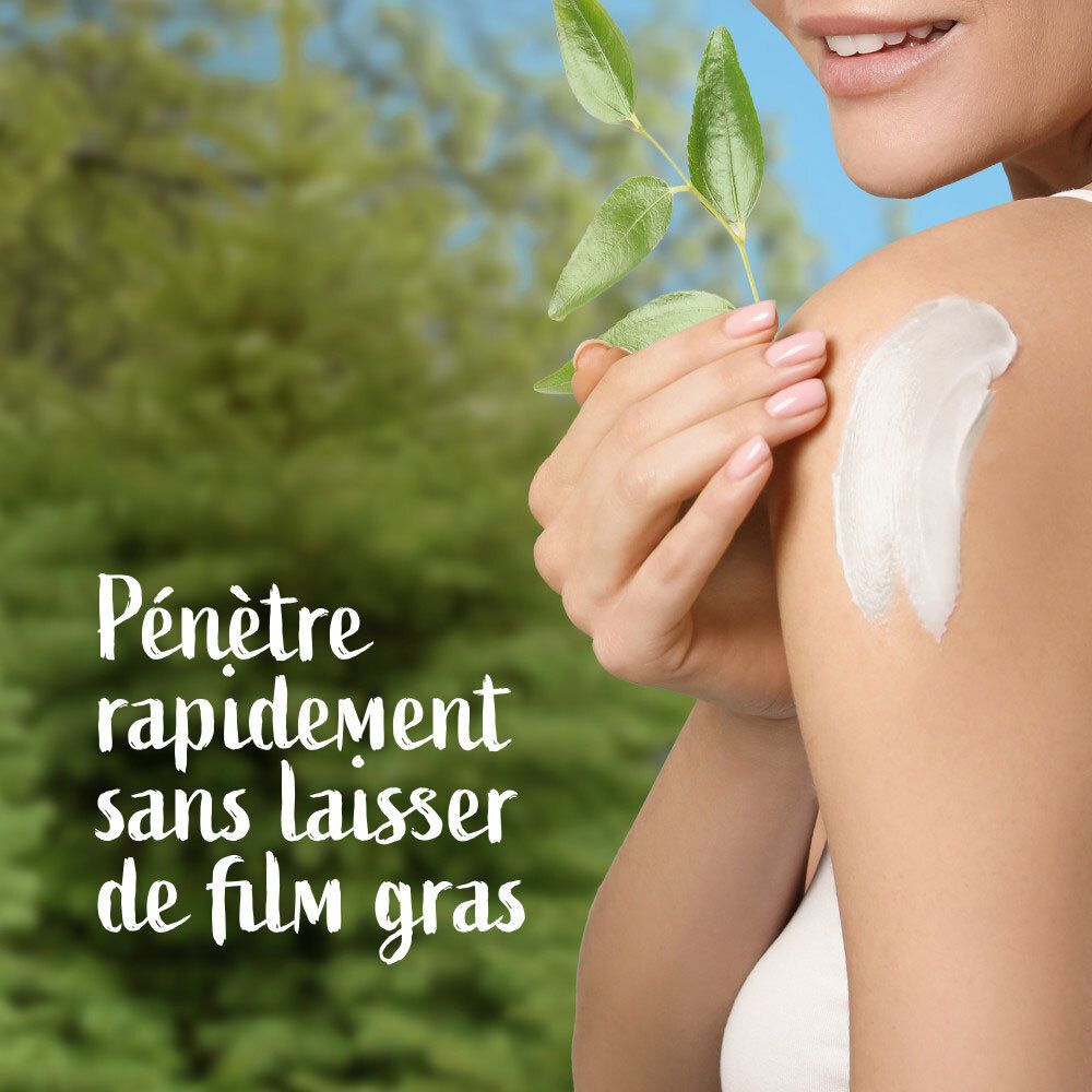 Crème sur la main, absorbée en douceur.