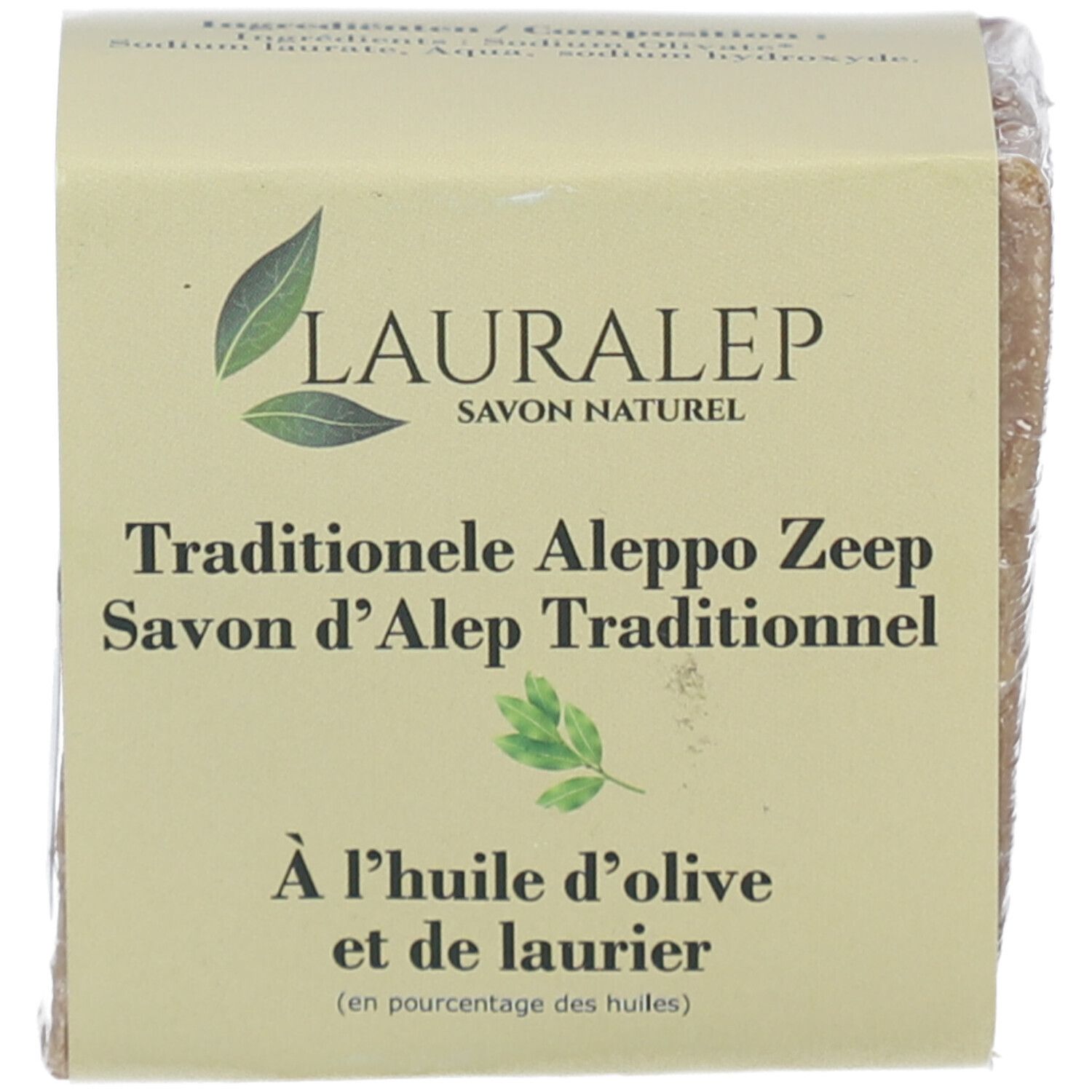 Savon carré emballé. Inscription: LAURALEP Savon Naturel, Traditionelle Aleppo Zeep Savon d'Alep Traditionnel. À l'huile d'olive.