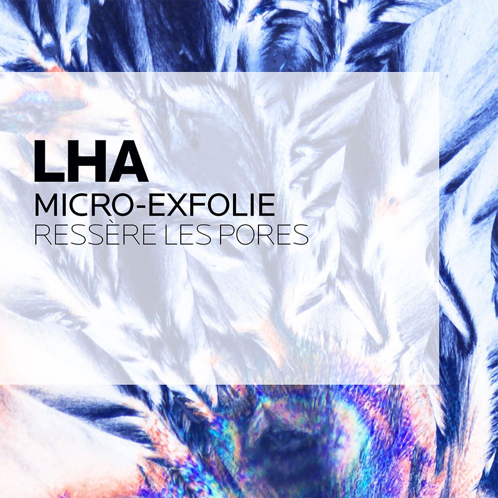 Texte sur fond blanc: LHA Micro-Exfolie, resserre les pores. Fond: plumes floues.