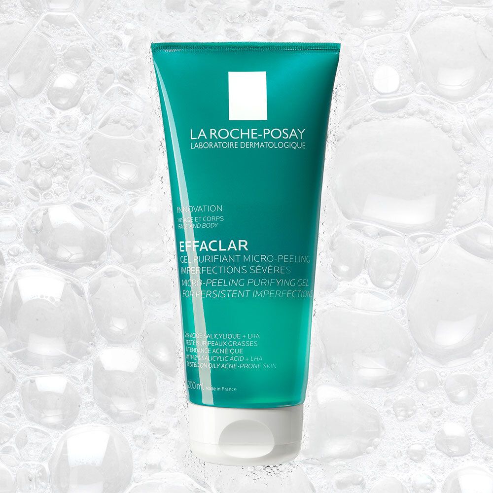Gel nettoyant vert La Roche-Posay. Inscription: Effaclar Gel Purifiant Micro-Peeling.