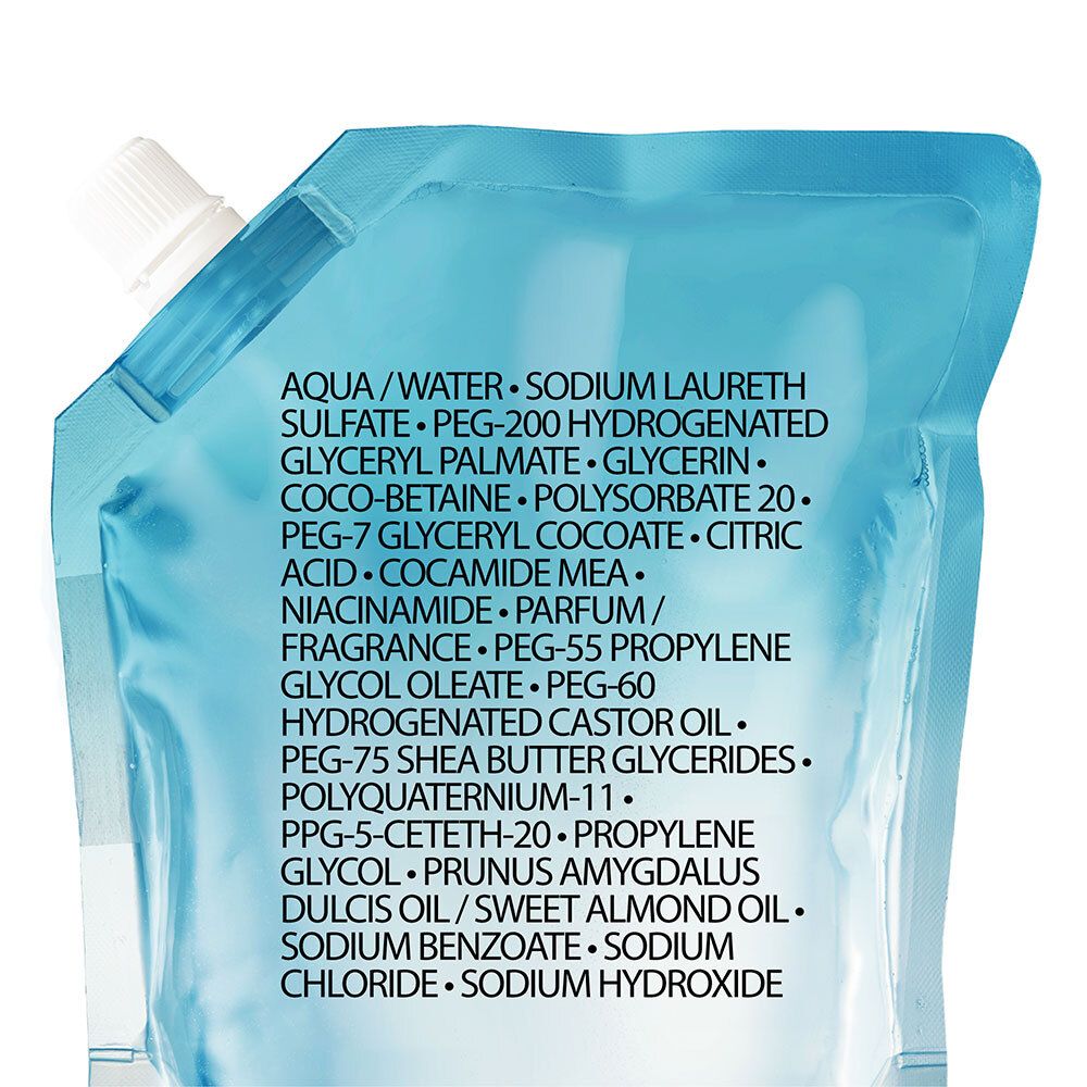 Gros plan sur les ingrédients sur un sachet de recharge bleu. Texte en blanc.