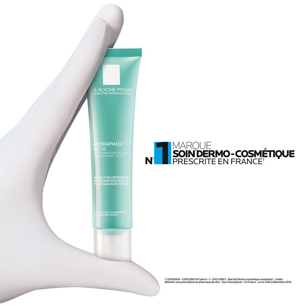 Tube dans la main. Texte: Hydraphase HA Riche. Texte: Marque dermo-cosmétique prescrite en France.