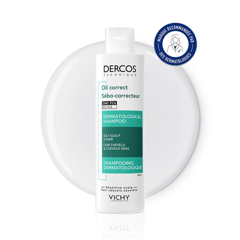 Flacon blanc avec étiquette verte et blanche. Texte: Dercos, Oil correct, Sébo-correcteur, Shampooing dermatologique. Sceau: Recommandé par les dermatologues.