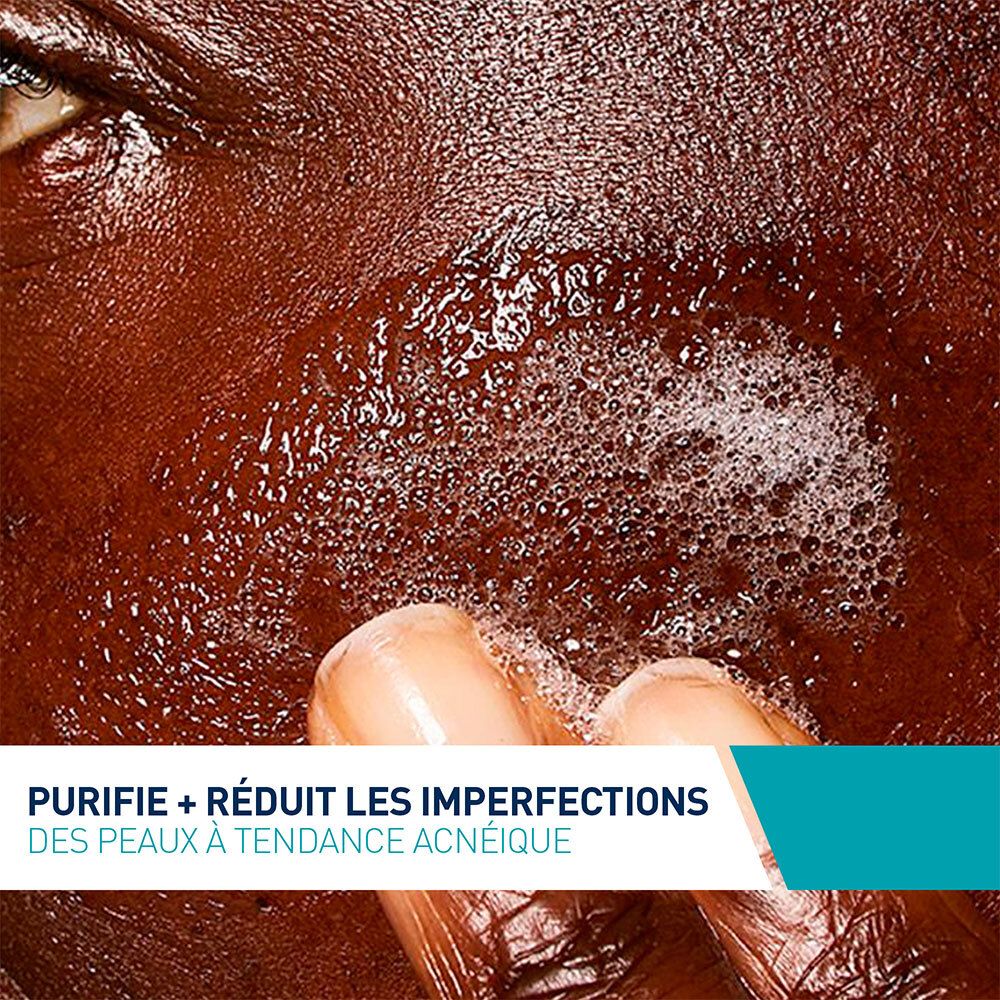 Peau avec mousse. Texte : Purifie + Réduit les imperfections des peaux à tendance acnéique.
