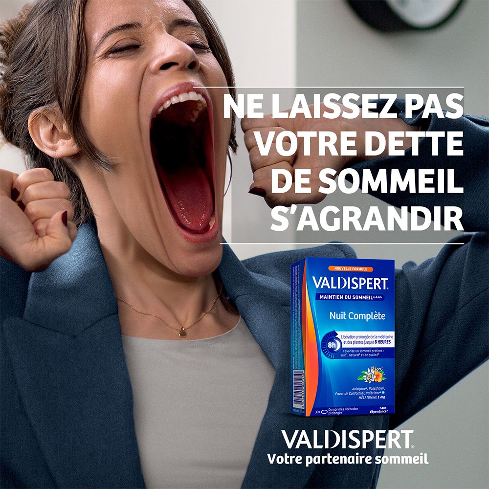 Femme bâillant. Texte: Ne laissez pas votre dette de sommeil s'agrandir. VALDISPERT Nuit Complète.