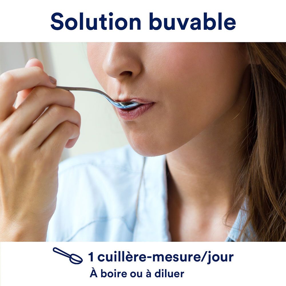 Personne buvant un liquide à la cuillère. Texte : 1 cuillère/jour. À boire ou à diluer.