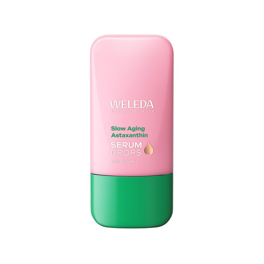 Flacon rose et vert Weleda Serum Drops. Texte: Slow Aging Astaxanthin Serum Drops. Symbole de goutte.