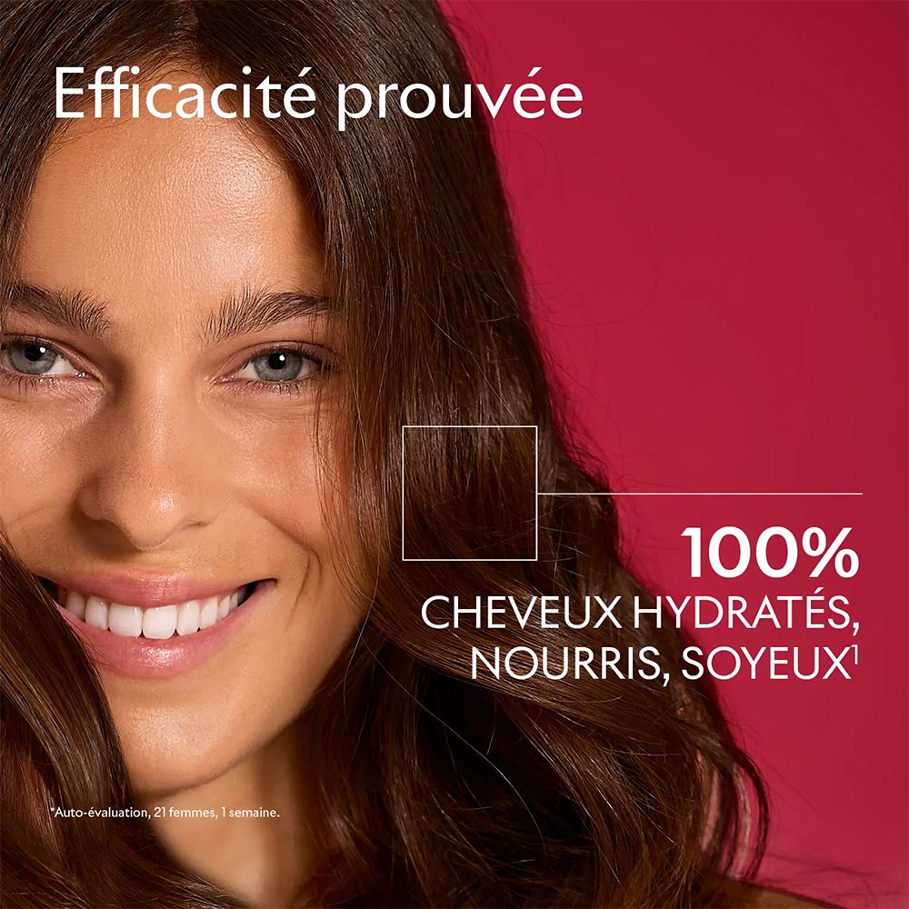 Femme souriante aux cheveux bruns. Texte : 100% cheveux hydratés, nourris, soyeux.