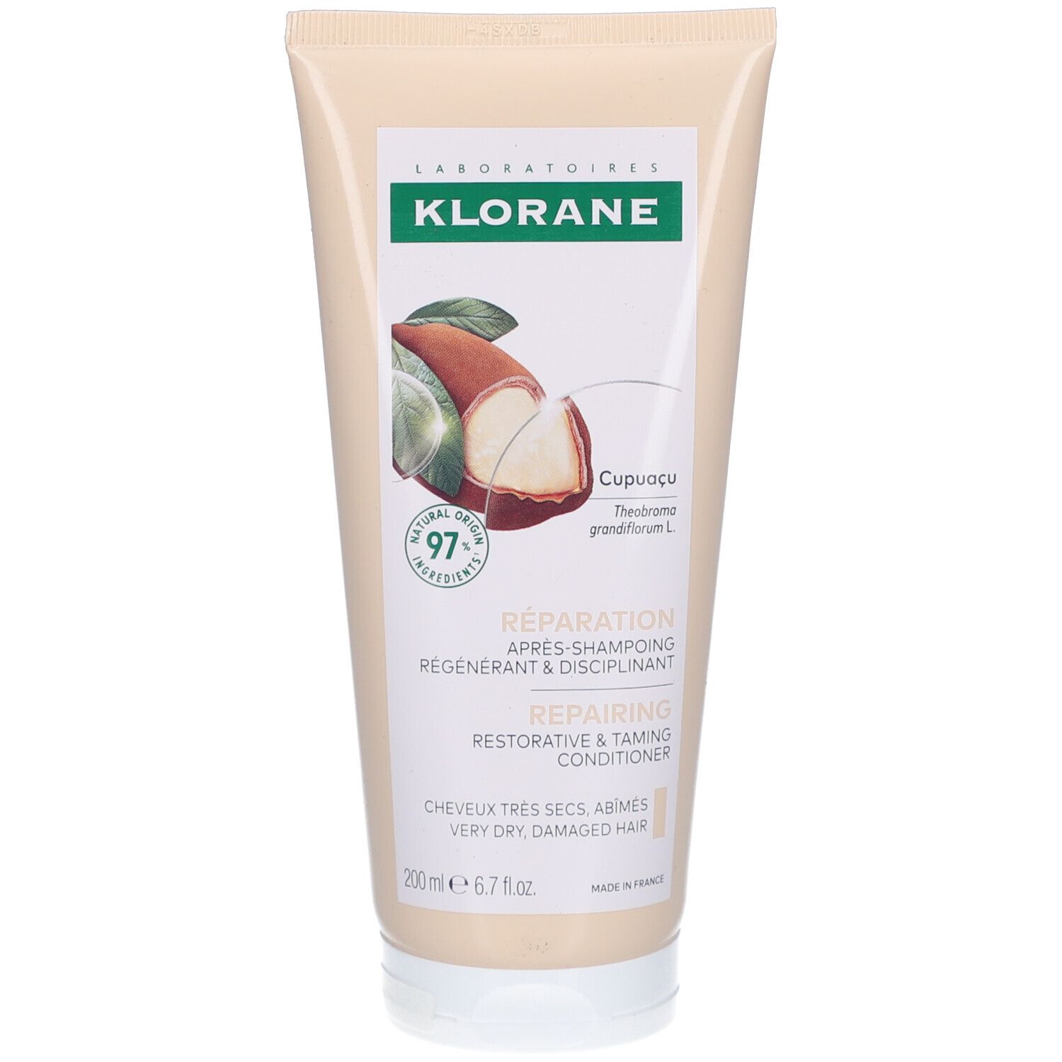 Tube beige avec étiquette verte et blanche. Inscription: KLORANE, Cupuaçu, Réparation, après-shampoing. 97% ingrédients naturels.