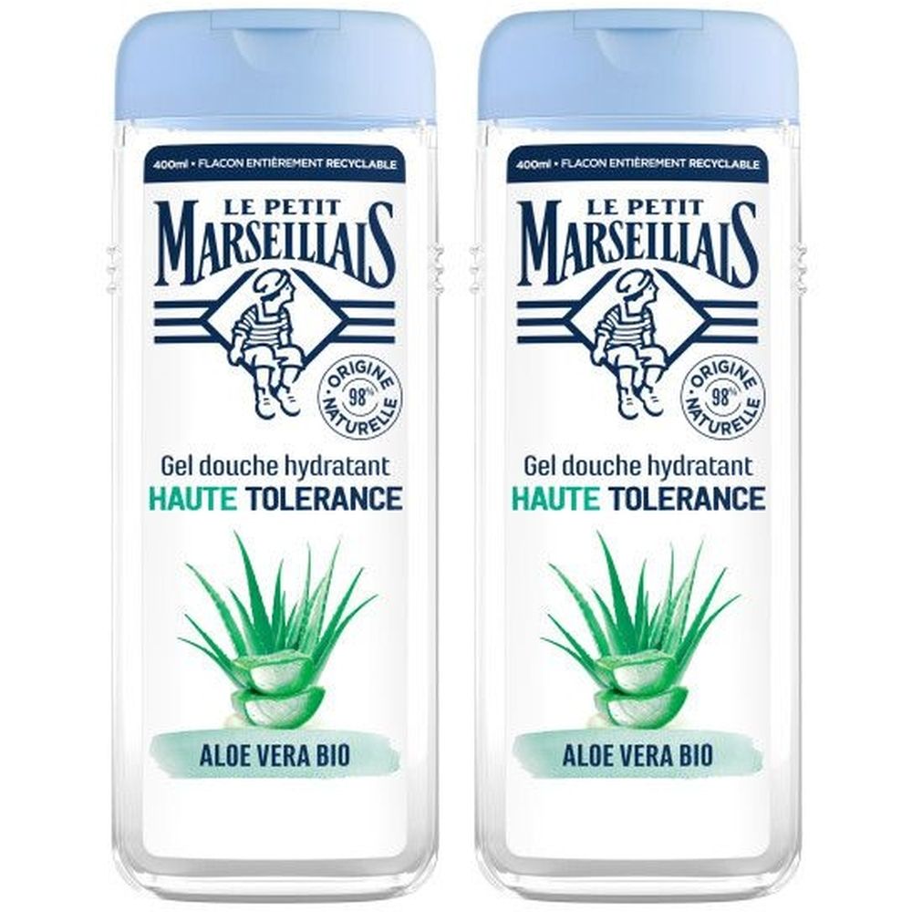 Deux flacons de gel douche. Inscription: Le Petit Marseillais, Gel douche hydratant Haute Tolérance, Aloe Vera Bio. Bouchon bleu.