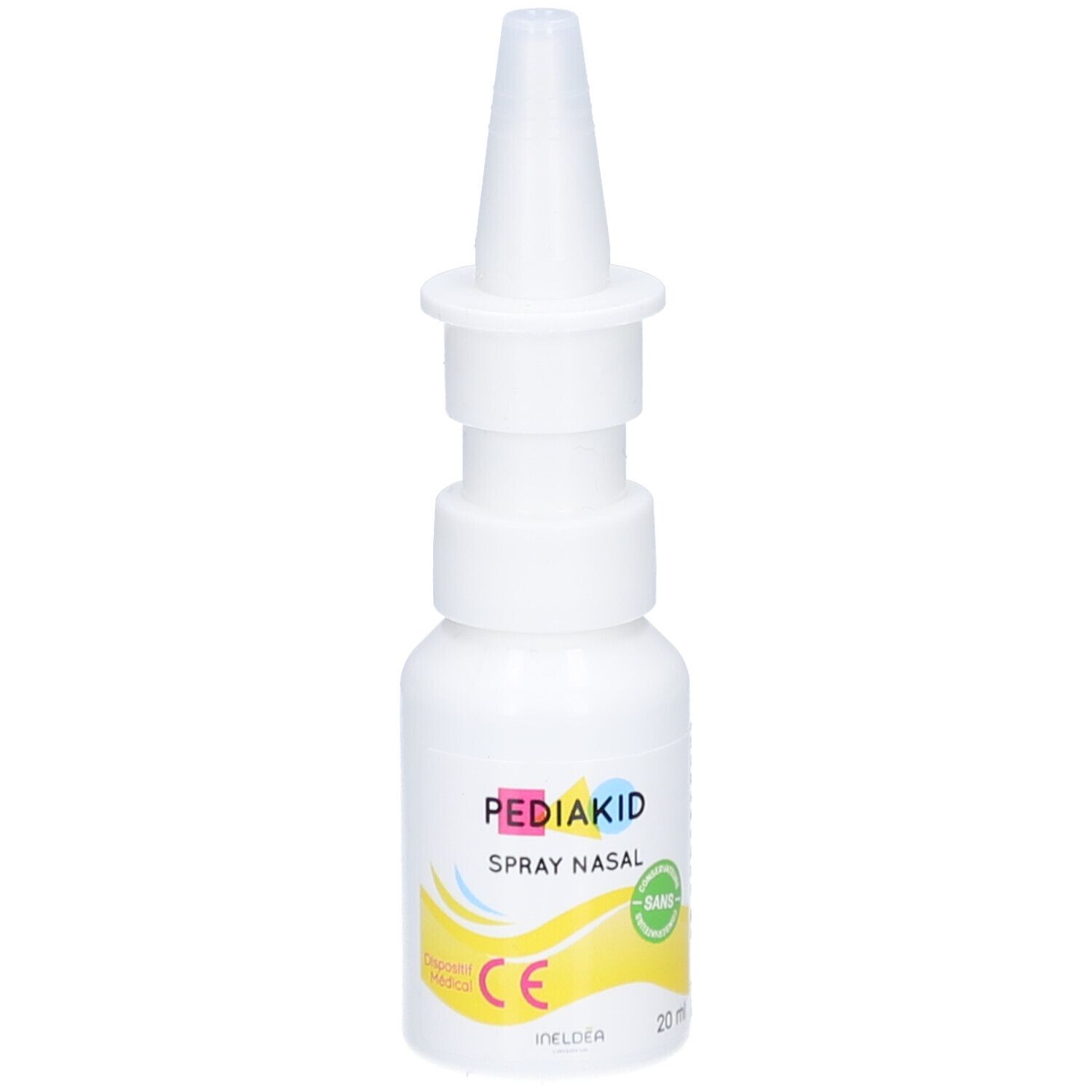 Flacon de spray nasal blanc avec embout. Inscription PEDIAKID SPRAY NASAL. Marque CE. Dispositif médical.