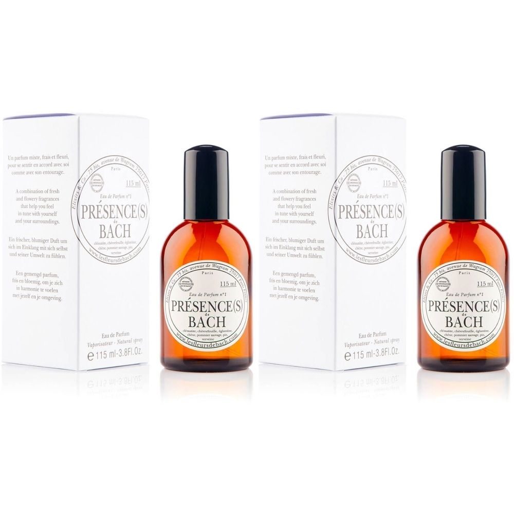 Trois flacons de parfum avec bouchon noir, à côté de boîtes blanches. Inscription : Précence(s) de Bach.