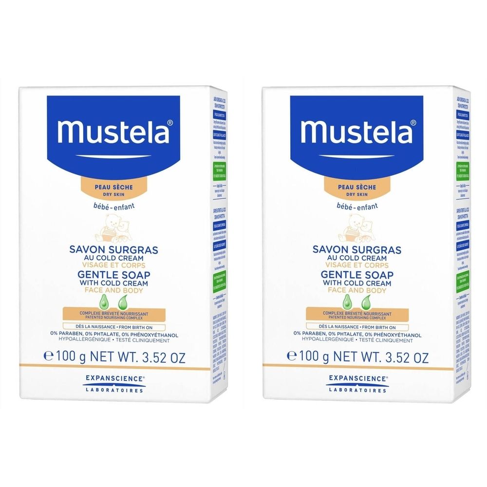 Deux boîtes de savon blanches avec logo bleu. Inscription: Mustela, Savon Surgras au Cold Cream, Gentle Soap, 100 g.