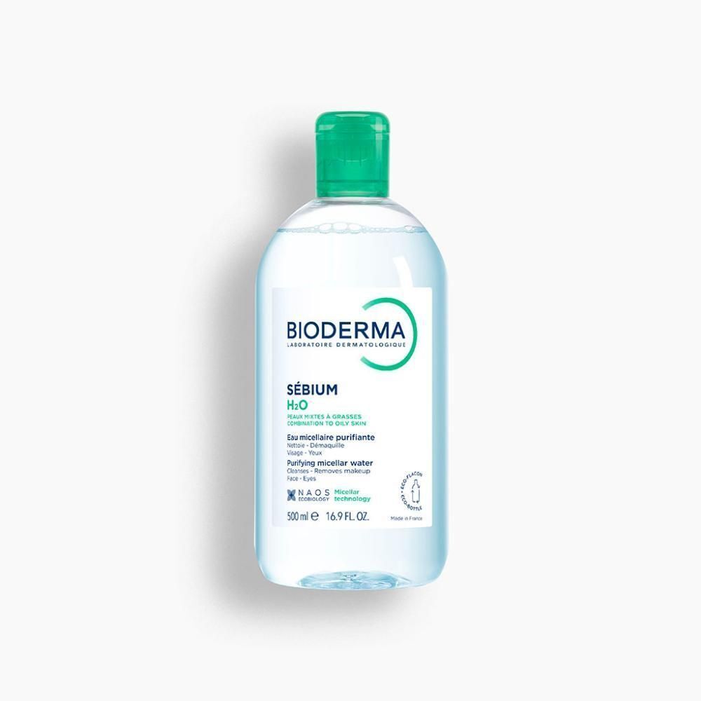 Un flacon avec bouchon vert. Inscription: BIODERMA, Sébium H2O, Eau micellaire purifiante. 500 ml.