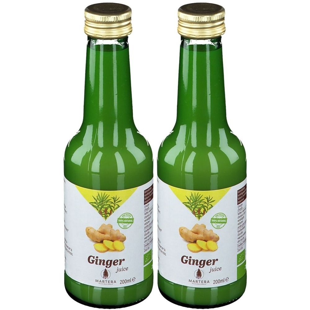 Deux bouteilles en verre vert avec des bouchons dorés. Les étiquettes indiquent "Ginger Juice" et "Martera".