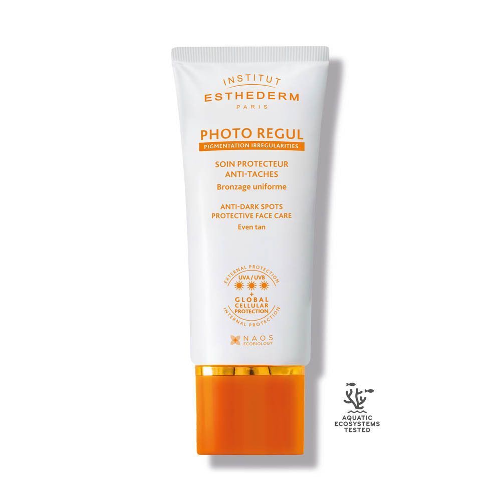 Un tube Institut Esthederm Photo Regul. Tube blanc avec éléments orange et dorés. Texte: Photo Regul, Anti-Taches, NAOS.