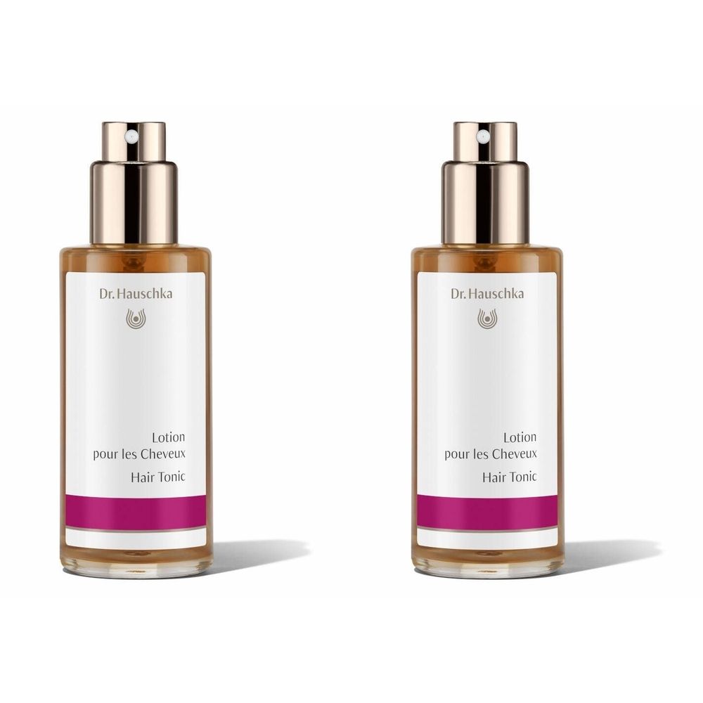 Deux flacons avec vaporisateur. Inscription: Dr. Hauschka, Lotion pour les Cheveux, Hair Tonic. Étiquette blanche avec bande rose.