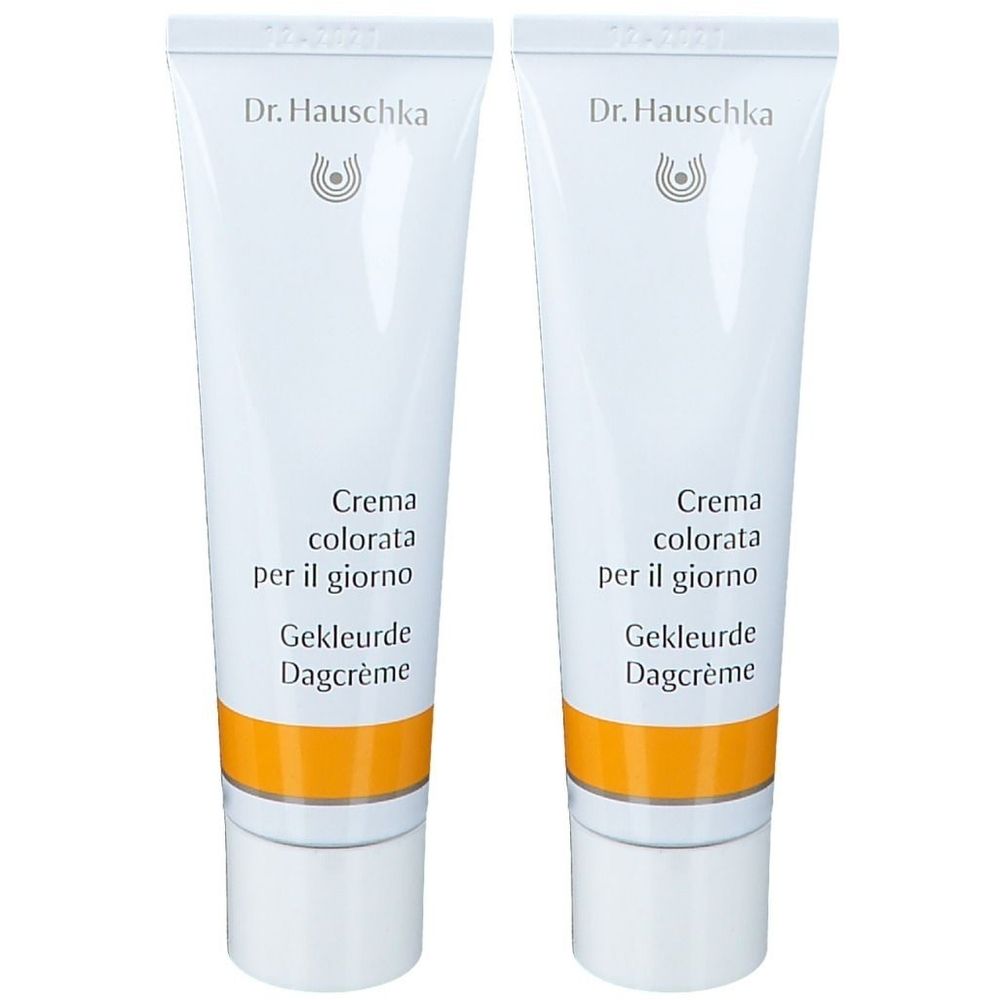 Deux tubes de Crème de Jour Teintée. Tubes blancs avec bande jaune et texte. Marque : Dr. Hauschka.