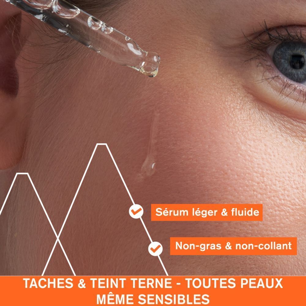 Gros plan sur un visage. Gouttes de Uriage Dépiderm Sérum. Texte : Sérum léger & fluide, Non-gras & non-collant.