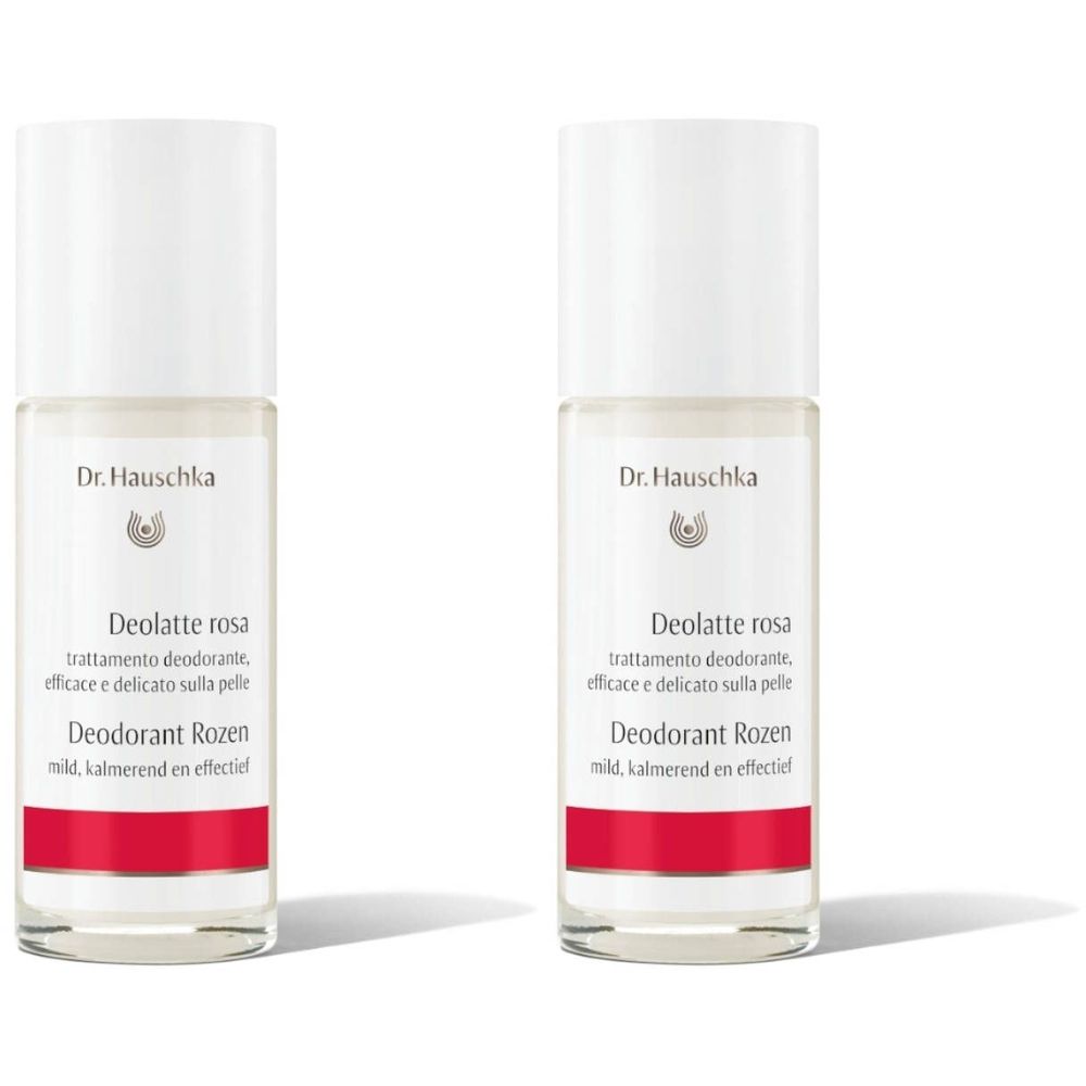 Deux déodorants roll-on. Bouchon blanc, flacon transparent avec bande rouge. Inscriptions : Dr. Hauschka, Deolatte rosa, Deodorant Rozen.