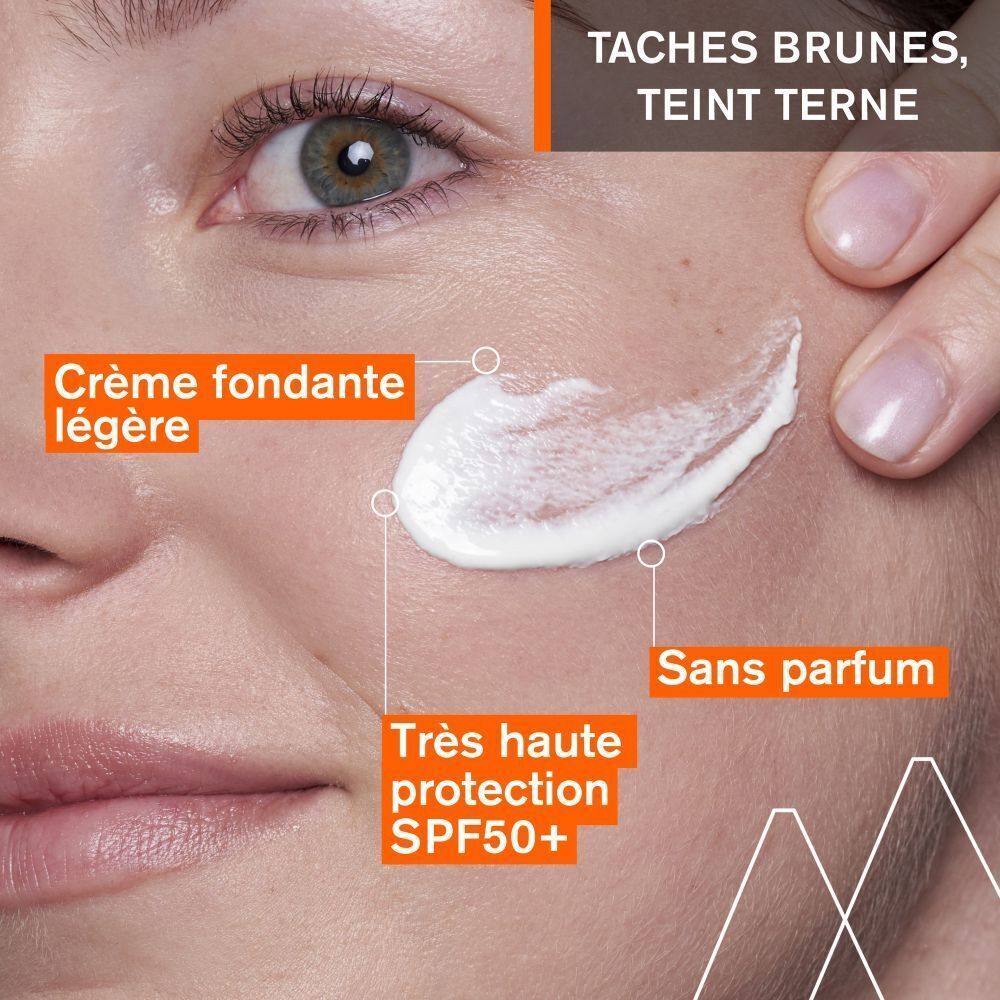 Visage avec crème. Texte: Très haute protection SPF50+, Crème fondante légère, Sans parfum.