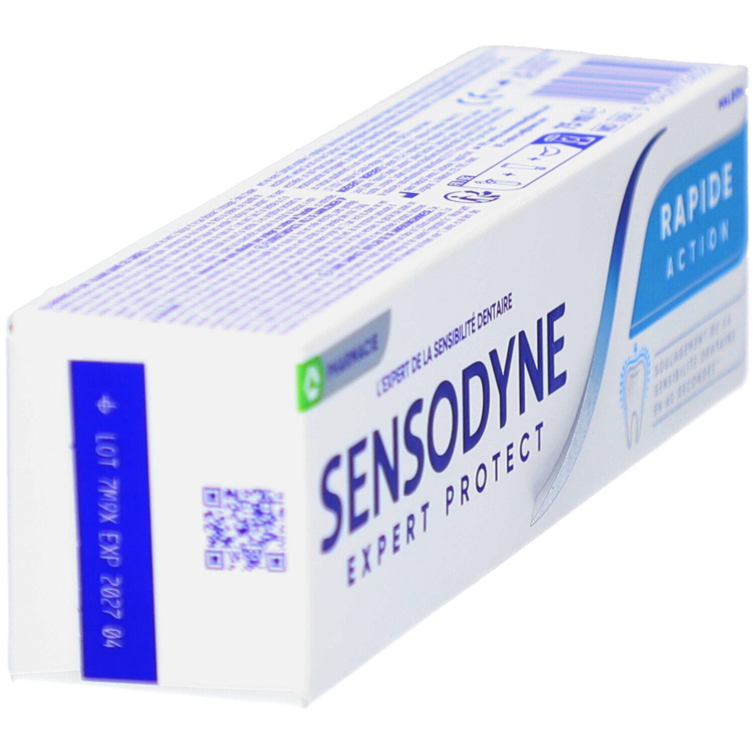 Emballage de dentifrice en biais. Blanc, bleu. Inscription SENSODYNE EXPERT PROTECT et RAPIDE ACTION. Code QR et numéro de lot.