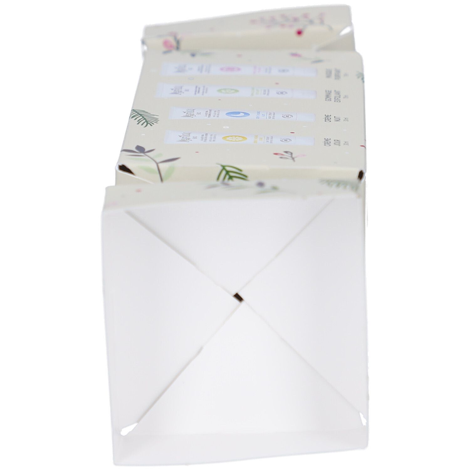 Vue de dessous du coffret cadeau fermé 'Hydratation Merveilleuse'. Emballage blanc.