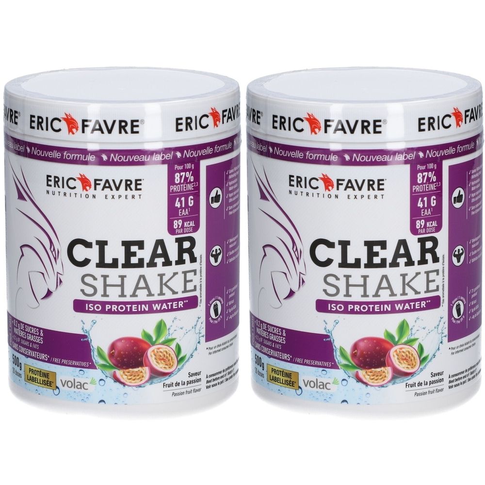 Deux boîtes cylindriques avec couvercle blanc. Inscription : Eric Favre Clear Shake Iso Protein Water, goût fruit de la passion. Étiquette violette.